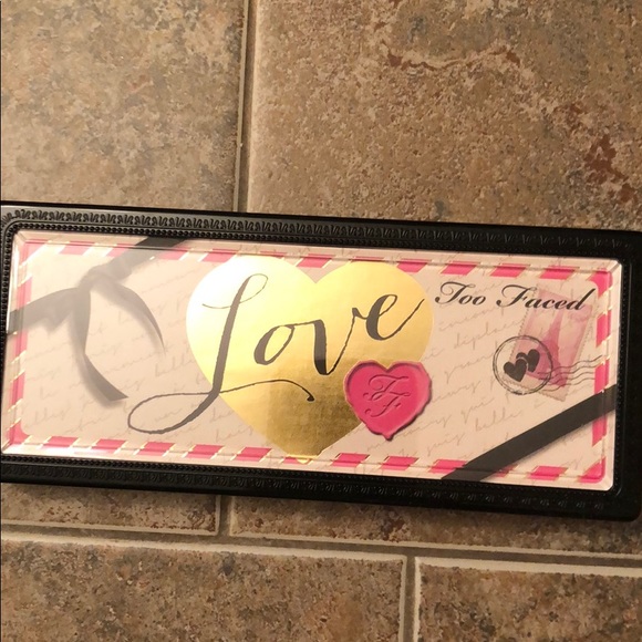 Too Faced Love Eyeshadow Pallet - Picture 5 of 7